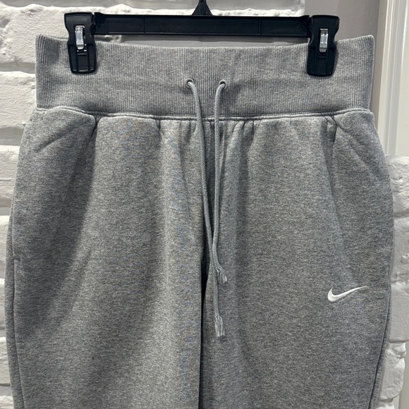 WOMANS SIZE M NIKE SWEATS - Picture 2 of 8